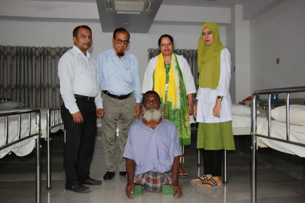 একজন প্রতিবন্ধী রোগীকে সম্পূর্ণ বিনামূল্যে অপারেশনের ব্যবস্থা করে দিলেন স্বনামধন্য প্রতিষ্ঠান গাক এর মাননীয় নির্বাহী পরিচালক “ড. খন্দকার আলমগীর হোসেন”।